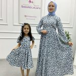 Mavi Desenli Anne Kız Kombin Elbise Beyaz