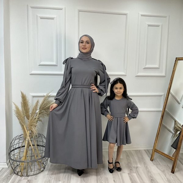 Omzu Bağcıklı Anne Kız Kombin Elbise Gri